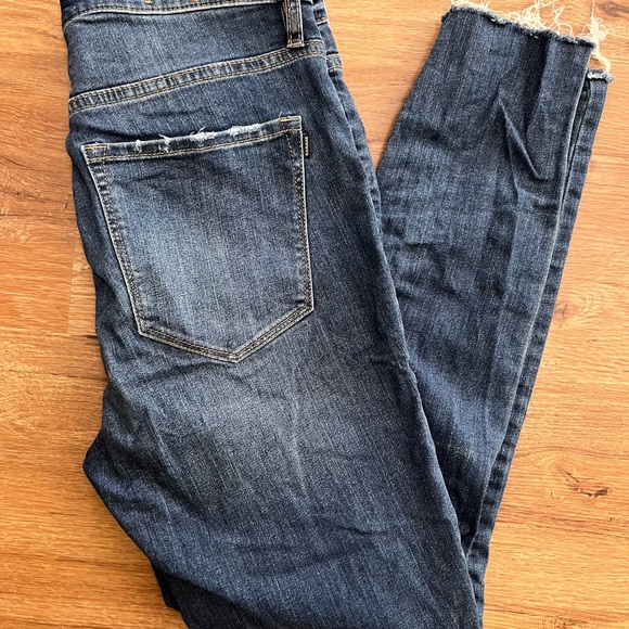 Garage distressed embroidered cropped skinnies, size 9 - Picture 2 of 5